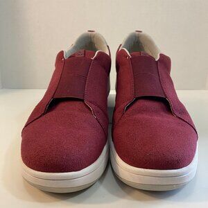 Clark's Cloudsteppers Red Slip On Sneakers Women's SZ 11M